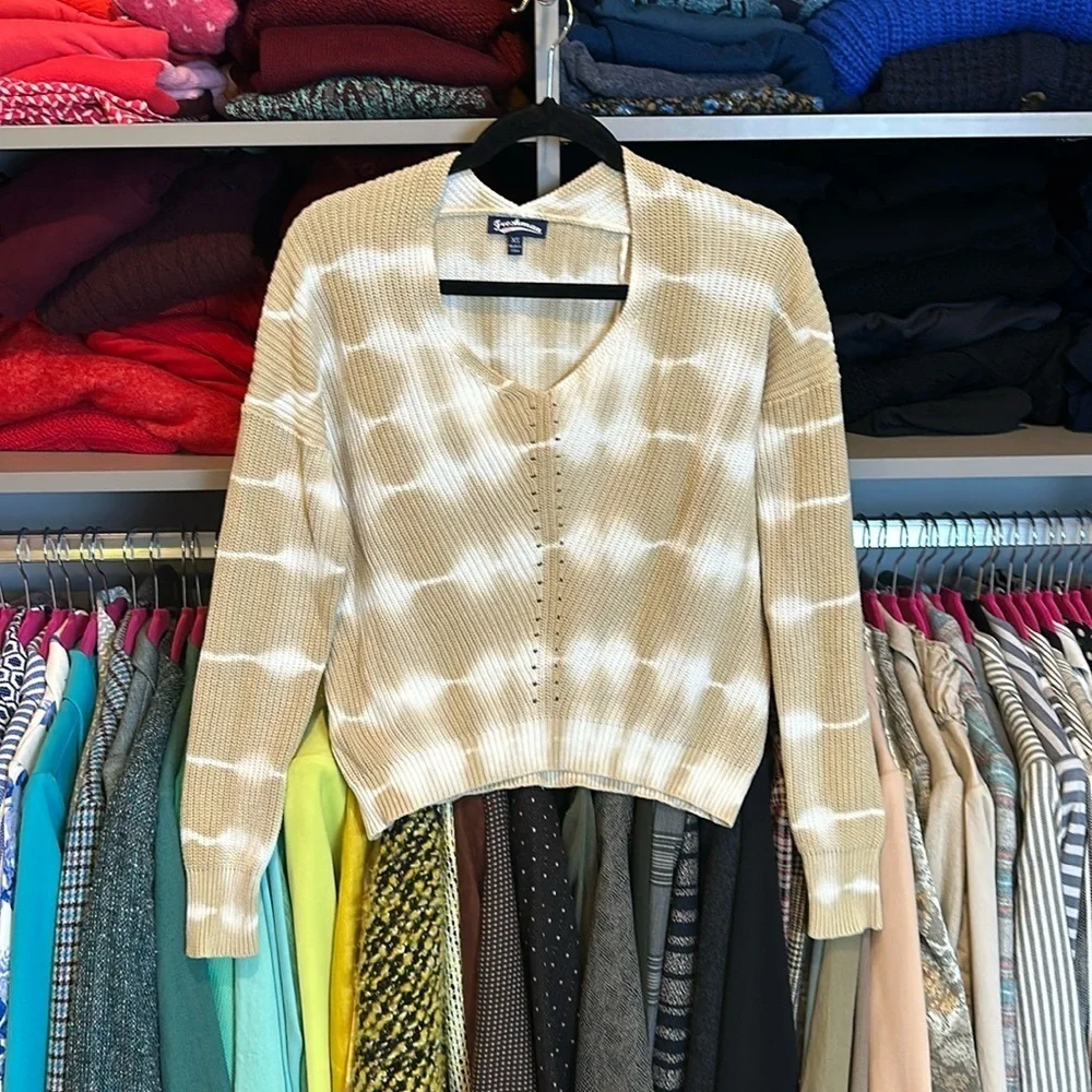 Vintage Freshman tan and white tie dye long sleeve v neck sweater size S​
